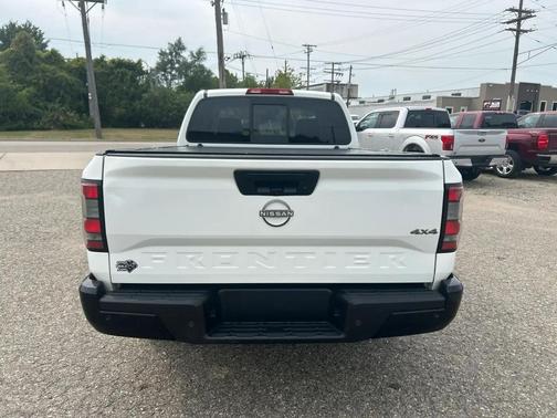 Glacier White 2022 Nissan Frontier S