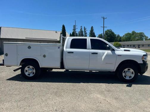 Bright White Clearcoat 2020 RAM 2500 Tradesman Crew Cab 4x4 8' Box