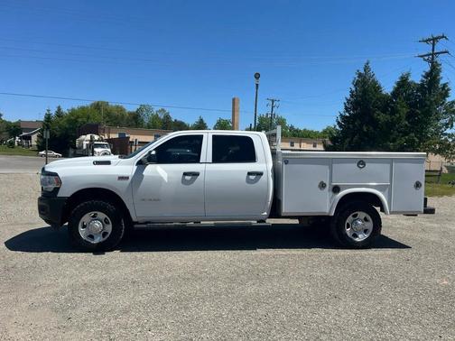 Bright White Clearcoat 2020 RAM 2500 Tradesman Crew Cab 4x4 8' Box