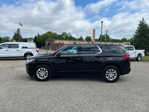 Mosaic Black Metallic 2019 Chevrolet Traverse LS