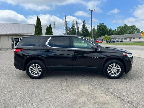 Mosaic Black Metallic 2019 Chevrolet Traverse LS