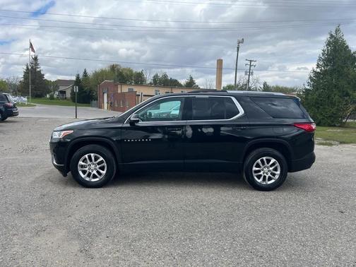 Mosaic Black Metallic 2018 Chevrolet Traverse LT Cloth