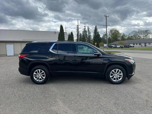 Mosaic Black Metallic 2018 Chevrolet Traverse LT Cloth