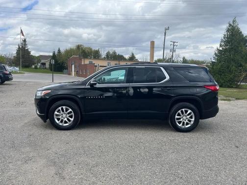Mosaic Black Metallic 2018 Chevrolet Traverse LT Cloth
