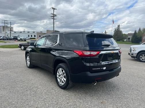 Mosaic Black Metallic 2018 Chevrolet Traverse LT Cloth