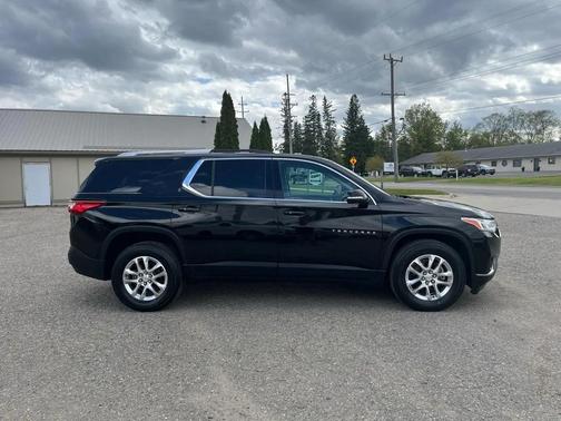 Mosaic Black Metallic 2018 Chevrolet Traverse LT Cloth