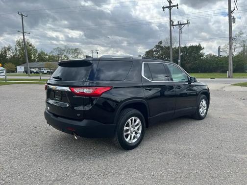 Mosaic Black Metallic 2018 Chevrolet Traverse LT Cloth
