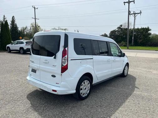 Agate Black Metallic 2022 Ford Transit Connect XLT