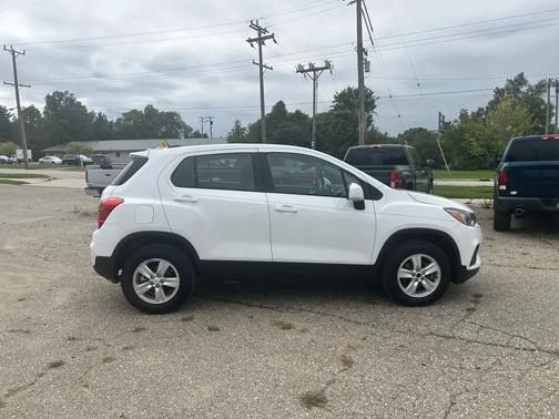 Summit White 2018 Chevrolet Trax LS