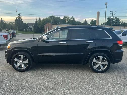 Brilliant Black Crystal Pearlcoat 2015 Jeep Grand Cherokee Overland