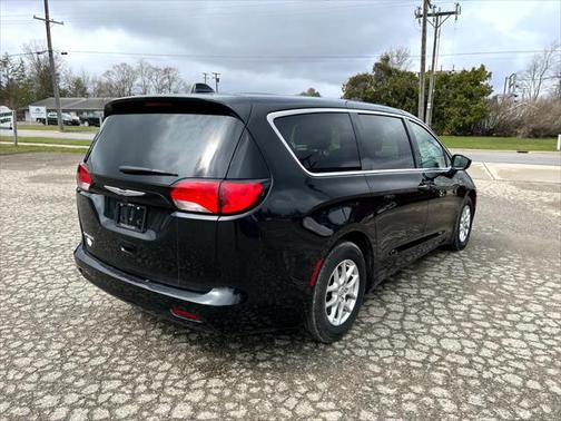 2020 Chrysler Voyager LX