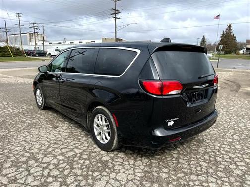 2020 Chrysler Voyager LX