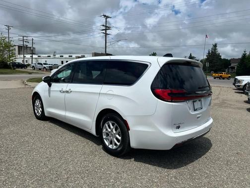 black 2023 Chrysler Pacifica TOURING