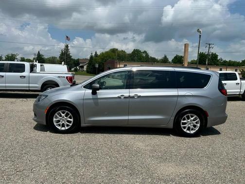 Billet Silver Metallic Clearcoat 2021 Chrysler Voyager LXI