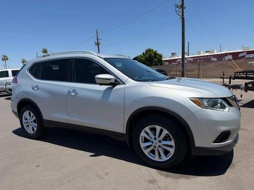 Silver 2016 Nissan Rogue SV