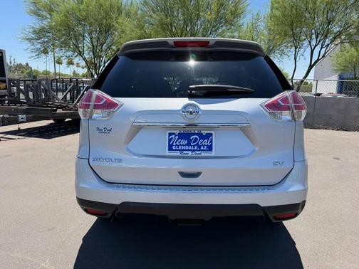 Silver 2016 Nissan Rogue SV