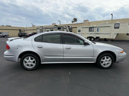 2004 Oldsmobile Alero GL1 Sedan