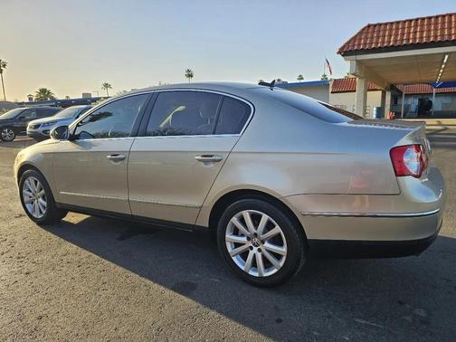 Gold 2006 Volkswagen Passat 3.6L