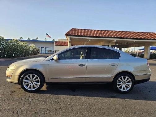 Gold 2006 Volkswagen Passat 3.6L