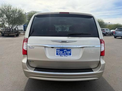 2016 Chrysler Town & Country Touring