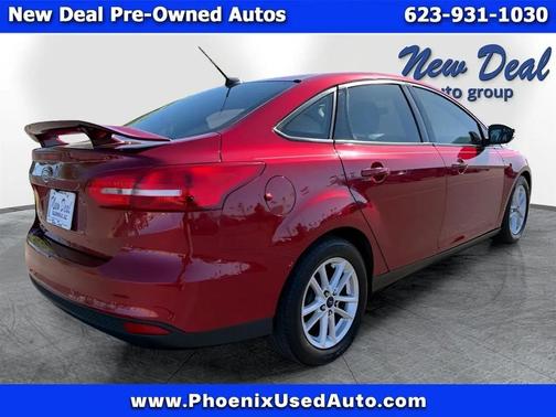 Red 2015 Ford Focus SE
