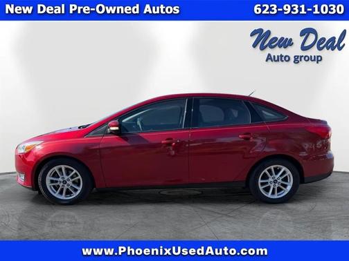 Red 2015 Ford Focus SE