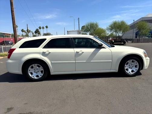 2005 Dodge Magnum SE