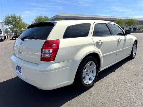 2005 Dodge Magnum SE