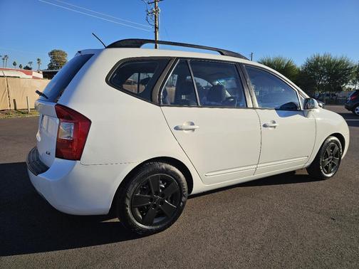 2009 Kia Rondo Base