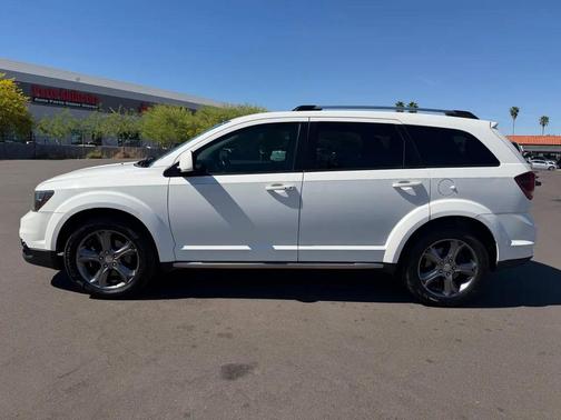 White 2016 Dodge Journey Crossroad