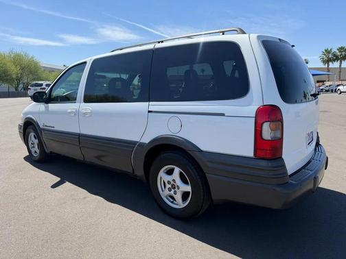 White 2002 Pontiac Montana 1SA Extended