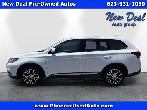 White 2016 Mitsubishi Outlander SE