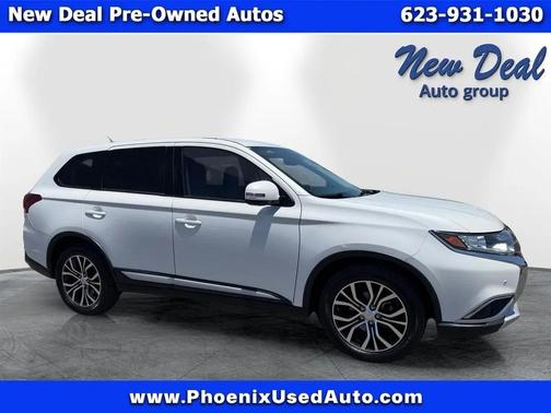 White 2016 Mitsubishi Outlander SE