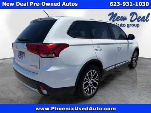 White 2016 Mitsubishi Outlander SE