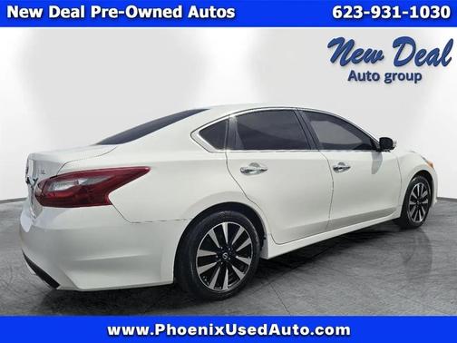 White 2018 Nissan Altima 2.5 SV