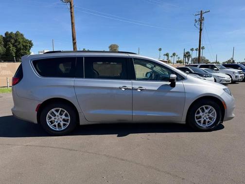 2021 Chrysler Voyager LXI