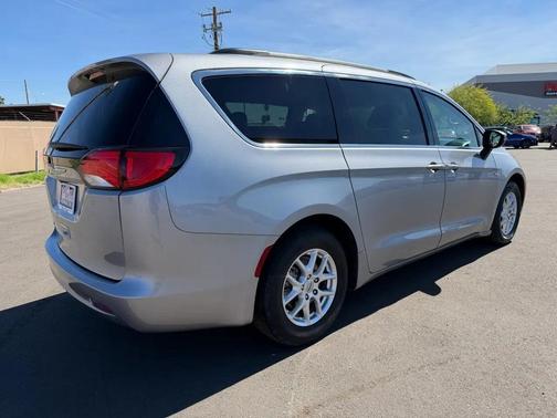 2021 Chrysler Voyager LXI