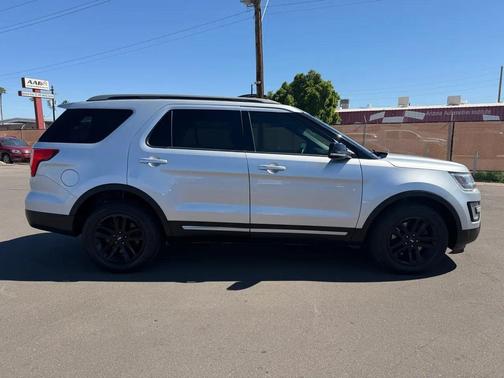 Silver 2017 Ford Explorer XLT