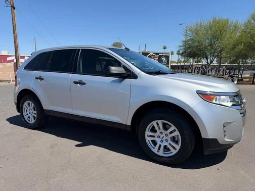 Silver 2013 Ford Edge SE
