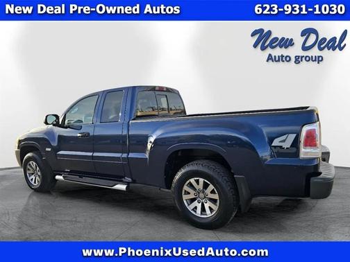 Blue 2006 Mitsubishi Raider DuroCross V8 Extended Cab 4WD