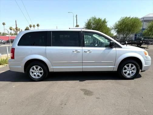 2010 Chrysler Town & Country Voyager