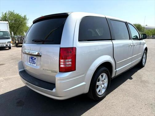 2010 Chrysler Town & Country Voyager