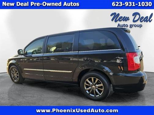 Black 2015 Chrysler Town & Country S