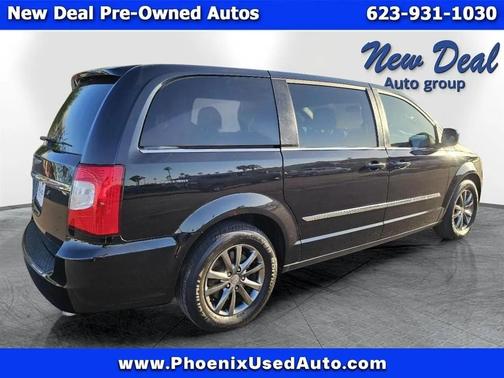 Black 2015 Chrysler Town & Country S