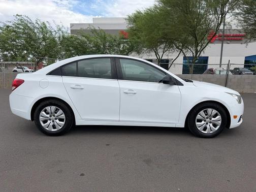 White 2012 Chevrolet Cruze LS