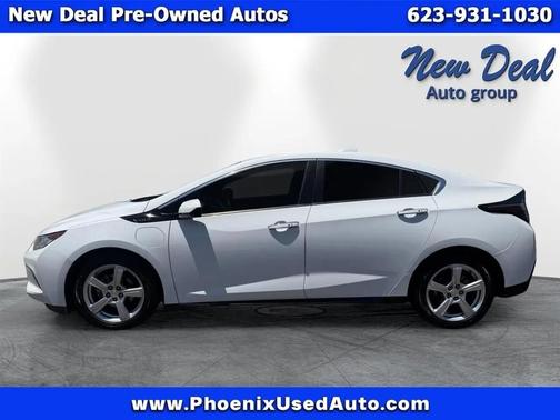 White 2018 Chevrolet Volt LT