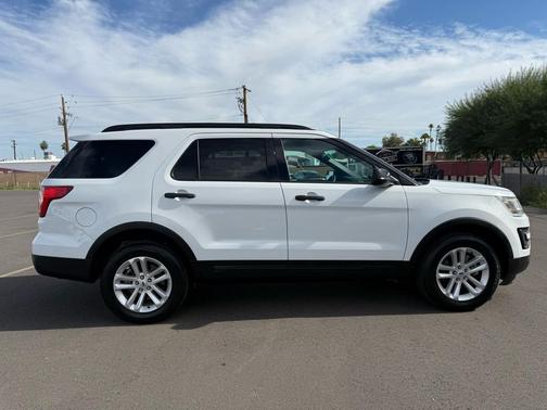 2017 Ford Explorer Base