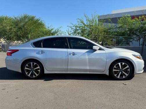2016 Nissan Altima 2.5 SR