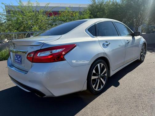 2016 Nissan Altima 2.5 SR