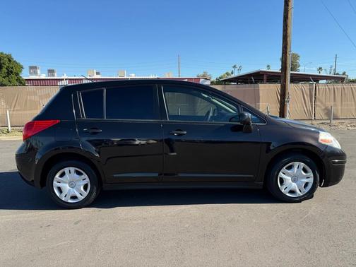 2010 Nissan Versa 1.8 S